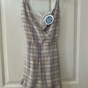 Women’s  short romper, size small
Pretty pattern of lavender yellow white